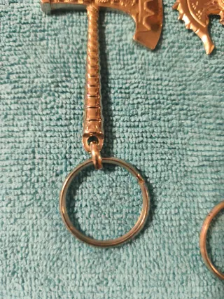 2 Llaveros Hacha plateada para colección