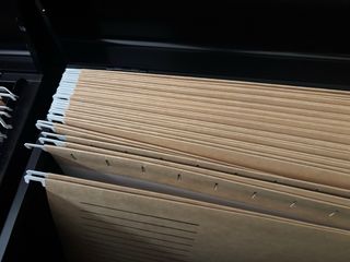 Cuatro cajas archivadoras metálicas con cierre