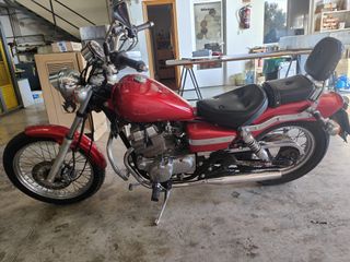Moto Honda Rebel 250 Roja
