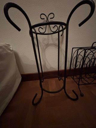 Biombo, paragüero y revistero de forja