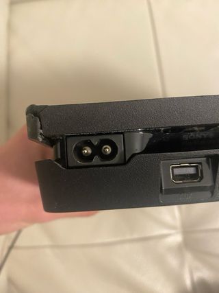 Consola PS4 Negra + Mando Rojo