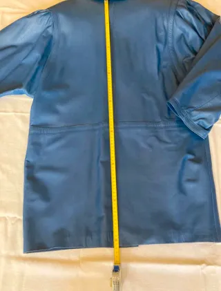 Chaquetón de piel azul amplias mangas