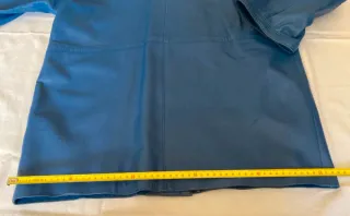 Chaquetón de piel azul amplias mangas