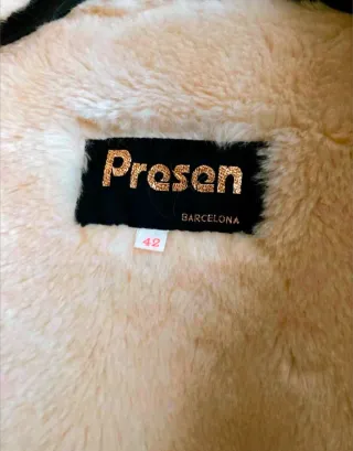 Chaquetón azul forrado beige