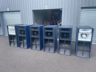 Cajas de Sonido Turbosound y Más