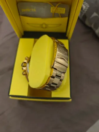 Reloj Invicta Dorado