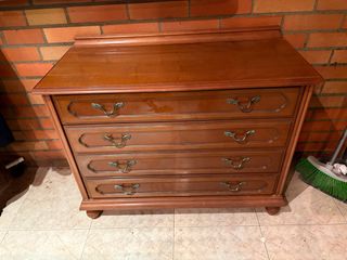 Cómoda de madera con 4 cajones
