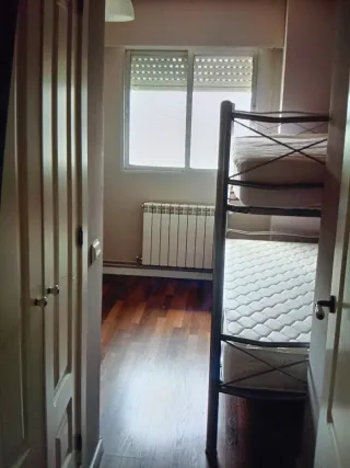 Litera metálica con escaleras sin colchones