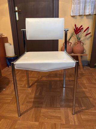 Mesa cristal diseño y 4 sillas comedor