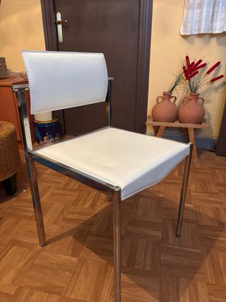 Mesa cristal diseño y 4 sillas comedor