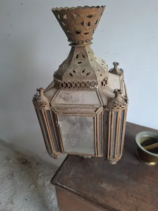 Faroles antiguos de metal y cristal