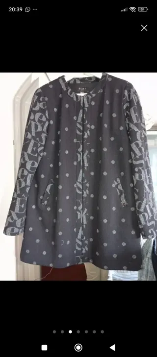 Chaqueta DIVAS negra M/38/10 con estampado gris