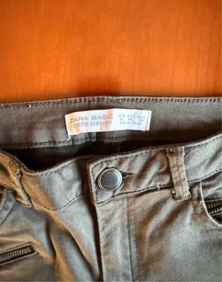 Pantalón Zara Encerado Talla 38 Negro