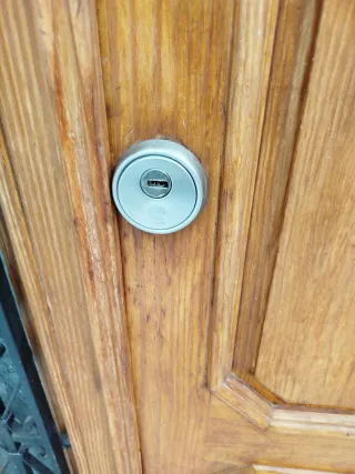 Puerta de entrada exterior de madera