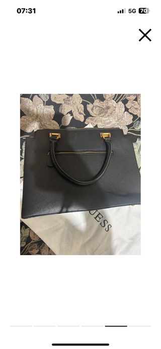 Borsa nera Guess con lucchetto