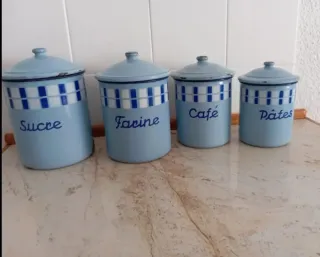 Antiguos botes cocina franceses