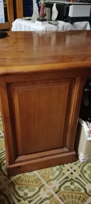 Mesa de despacho de madera