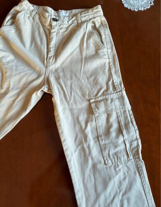 Pantalón cargo beige Stradivarius Talla 38