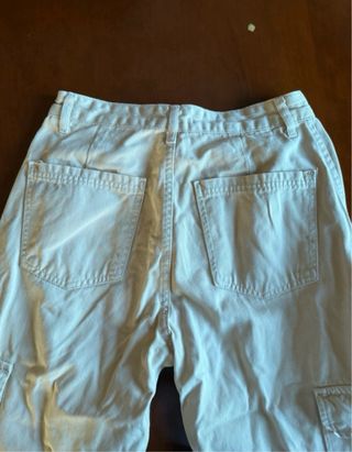 Pantalón cargo beige Stradivarius Talla 38