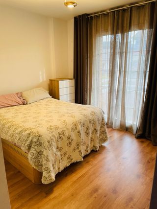 Amplio piso de 3 habitaciones con excelente ubi.