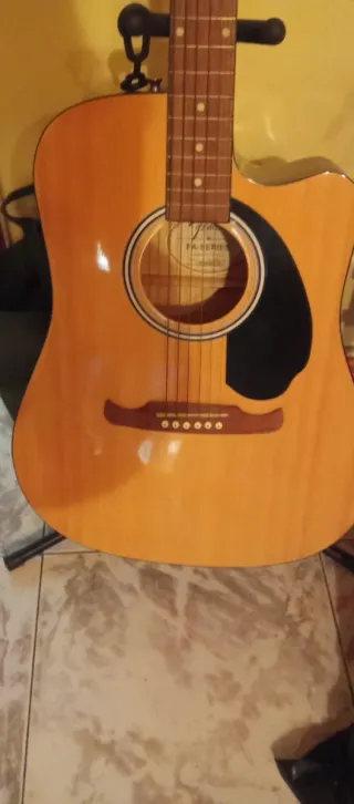 Guitarra Fender , con amplificador incluido