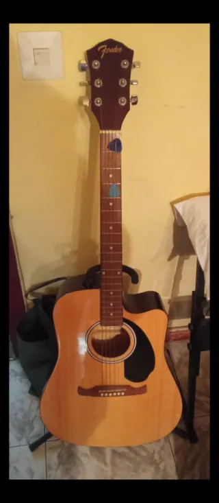 Guitarra Fender , con amplificador incluido