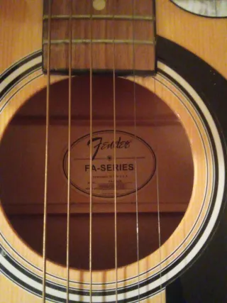 Guitarra Fender , con amplificador incluido