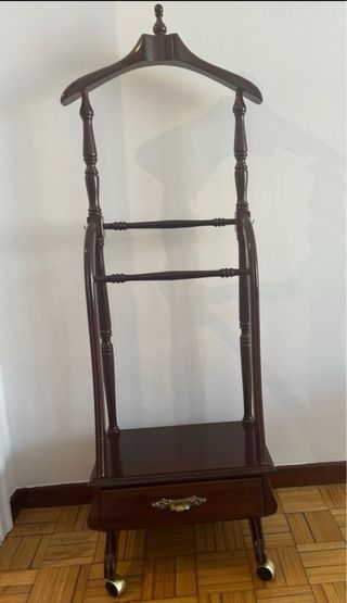 Galán de noche de madera nuevo