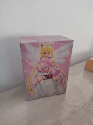 Sailor Moon con figuras de Sailor Chibi Moon