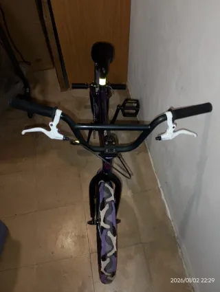 Bicicleta BMX Conor Rave Morada