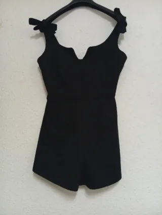 Mono corto escote tirantes lazo