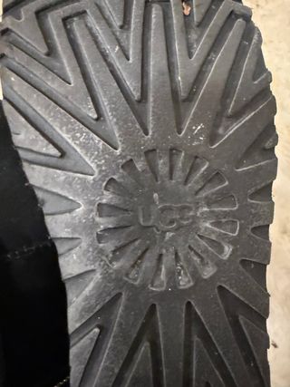 Botas UGG negras con pedrería