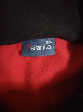 Chaleco polar rojo y negro