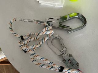 Cuerda de seguridad con mosquetones