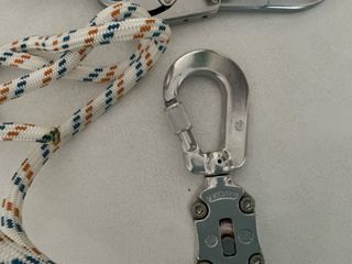 Cuerda de seguridad con mosquetones