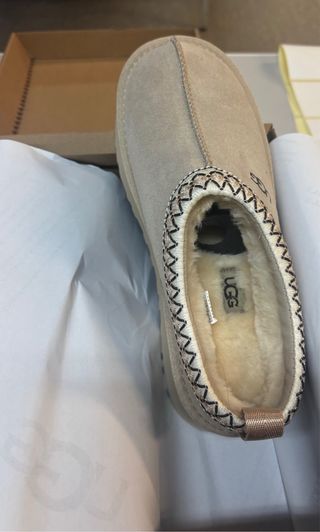 Zapatos UGG Talla 40 Marrones sin estrenar.