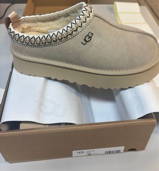 Zapatos UGG Talla 40 Marrones sin estrenar.