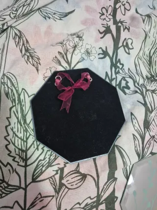 Specchi esagonali decorati