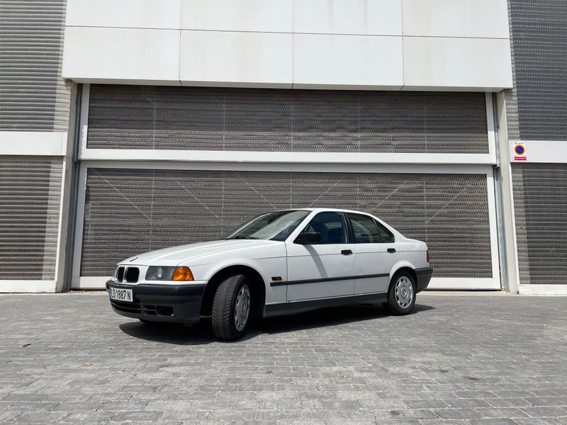 BMW 316i 4p 1994 - foto 1