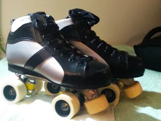 Patines de Ruedas Negros y Plateados