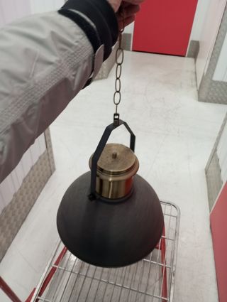 Lámpara de techo colgante negra y dorada