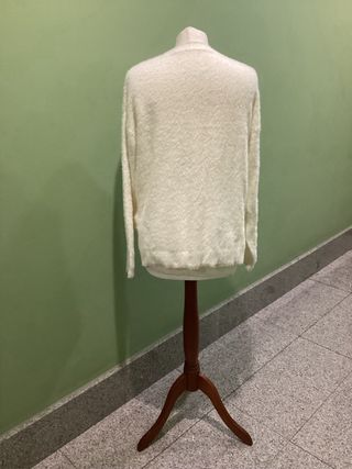 Jersey hueso detalle floral Talla M/L