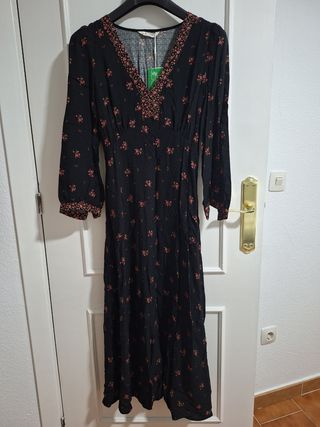 Precioso vestido negro estampado floral