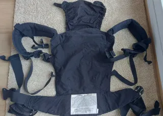 Mochila Portabebés Boba Negra y Morada