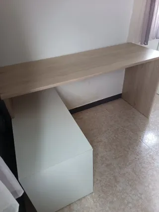 Escritorio moderno blanco y madera