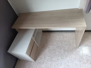 Escritorio moderno blanco y madera