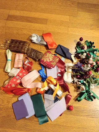 Nastri e decorazioni assortiti