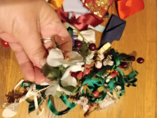 Nastri e decorazioni assortiti