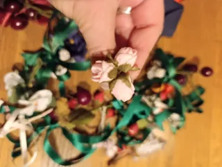 Nastri e decorazioni assortiti