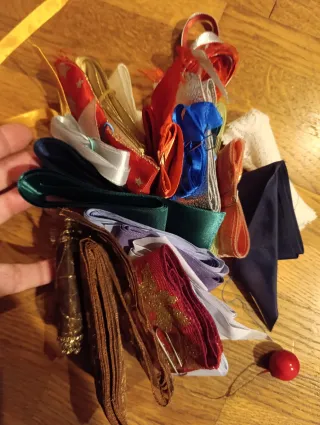 Nastri e decorazioni assortiti